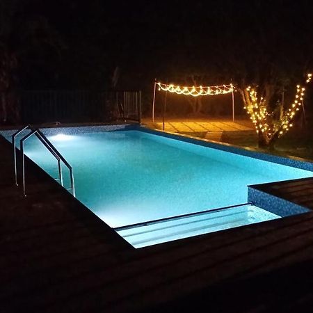 ビサーリー Casa Creekアパートホテル エクステリア 写真